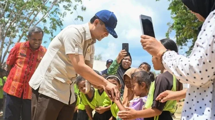 Kementrans Salurkan Ratusan Juta untuk Rehabilitasi Madrasah di NTT