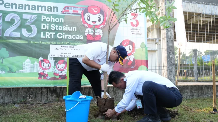Rayakan Tiga Tahun, LRT Jabodebek Tanam 123 Pohon dan Gelar Donor Darah