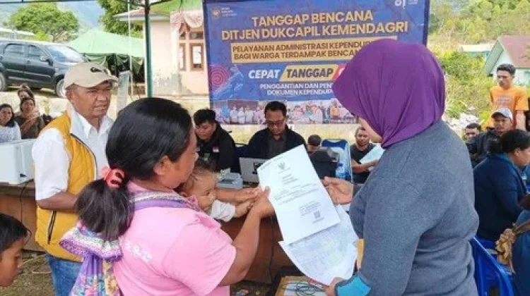 Dukcapil Cetak 758 Dokumen Warga Terdampak Gempa NTT