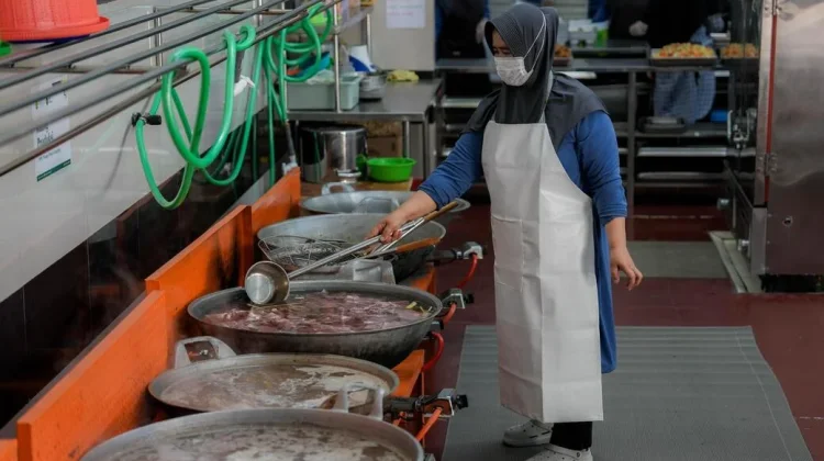 Kenapa Kepala SPPG Harus Masuk Dapur MBG Jam 2 Pagi? Ini Penjelasan BGN