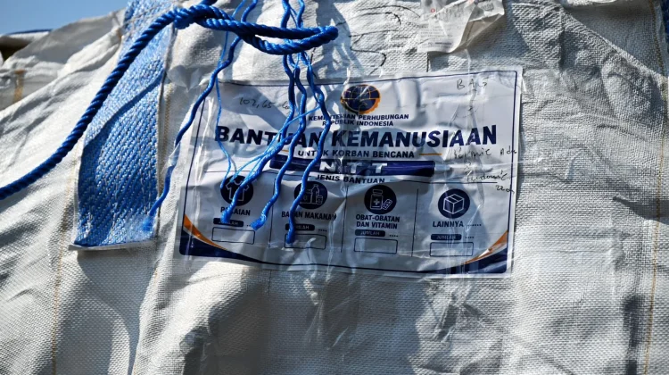 Kemenhub Kirim 7,9 Ton Bantuan Gempa NTT via KM Tidar