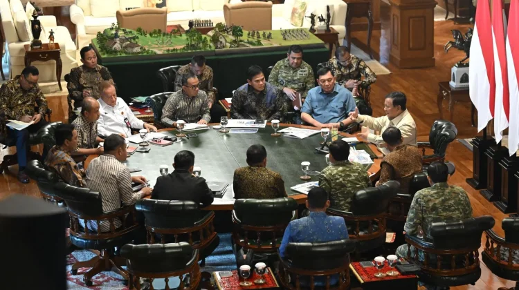 Presiden Mulai Bahas Rekrutmen Prajurit TNI dari Suku Dayak Pedalaman