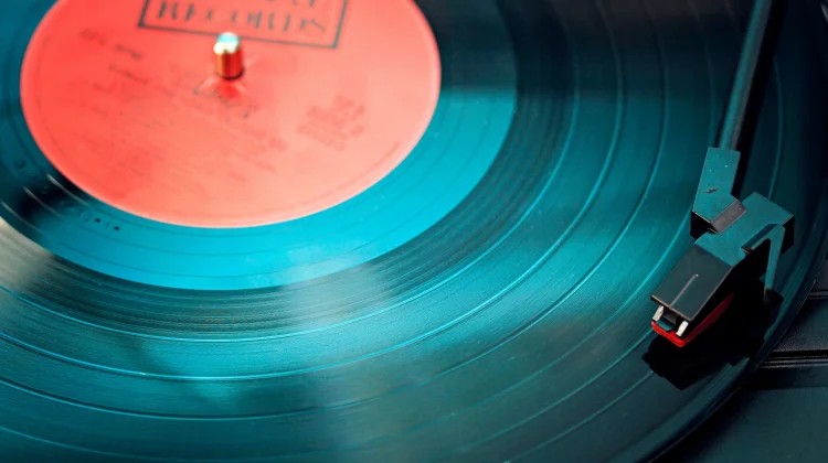 Bukan Sekadar Nostalgia, Ini Penyebab CD dan Vinyl Laris di tengah Era Streaming