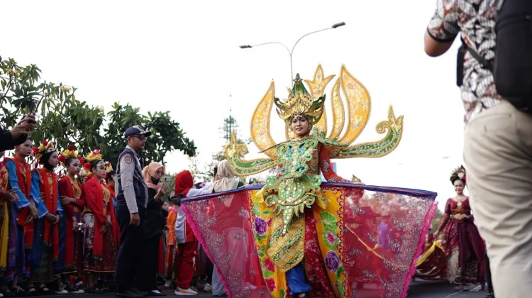 Ribuan Penari Muda Meriahkan Karnaval Budaya Pesona Nusantara Bekasi Keren