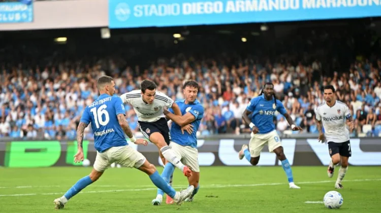 Como Tundukkan Napoli, Fàbregas Menangi Gengsi di Stadion Armando Maradona