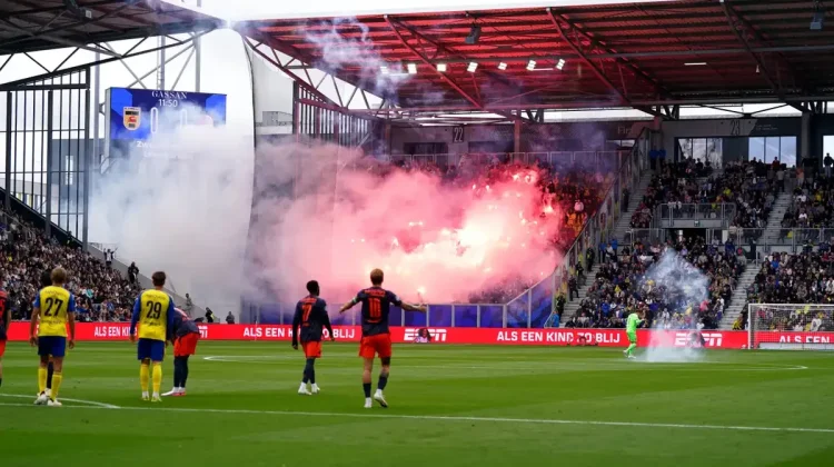 Insiden Kembang Api Feyenoord Fatal, Suporter Cambuur Kehilangan Pendengaran