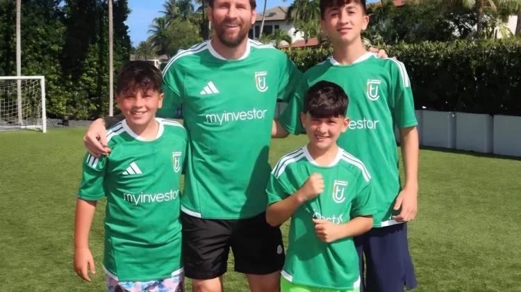 Messi Pamer Jersey UE Cornellà Bersama Anak-Anaknya, Ini Pesan Klub Catalan