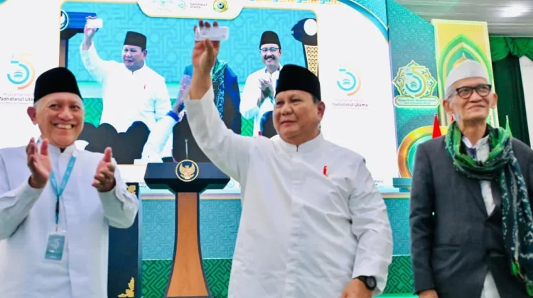 Tutup Muktamar ke-35, Presiden Terima Kartu NU Tegaskan Komitmen Gotong Royong