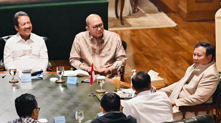 Presiden Terima Laporan Pembangunan 100 Kampung Nelayan dan Bantuan Kapal