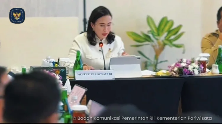 Pemerintah Bangun Kembali Desa Adat Sade dengan Libatkan Masyarakat Setempat