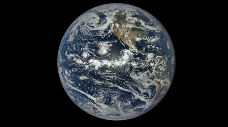 Satelit NASA Abadikan Tiga Siklon Tropis Mengamuk Bersamaan di Pasifik