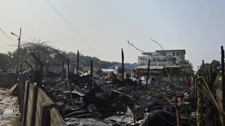 Kebakaran Hanguskan Sejumlah Lapak di Kedoya, 10 Unit Damkar Dikerahkan
