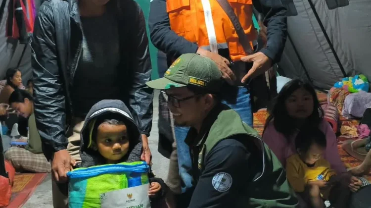 BAZNAS Salurkan Bantuan bagi Penyintas Erupsi Gunung Sinabung di Sumut