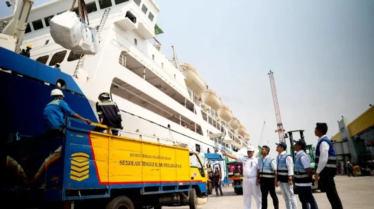 Kapal Pelni Angkut 29 Ton Bantuan Gempa NTT, Total Jadi 34,8 Ton
