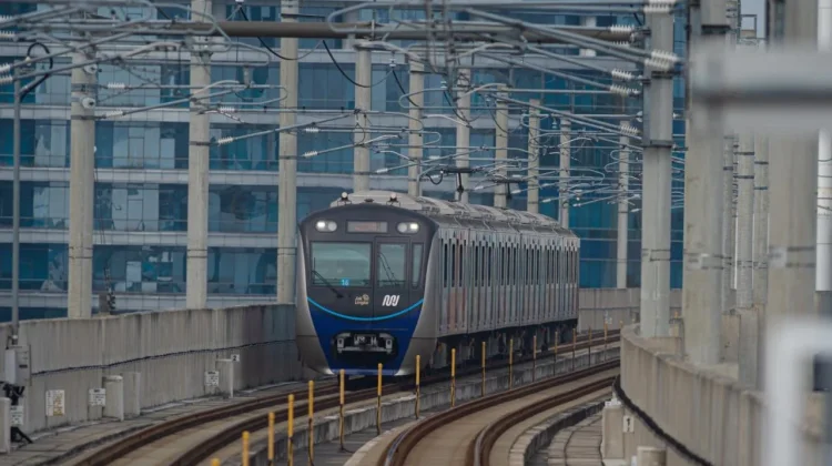 MRT Jakarta Tetap Beroperasi Normal dengah di Tengah Abu Vulkanik