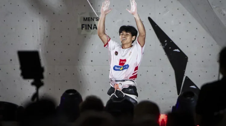 Srondeng Raih Perunggu Lead World Climbing Series Koper