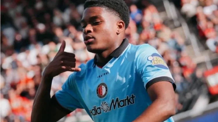 Jerayno Schaken Cetak Sejarah Bersama Feyenoord