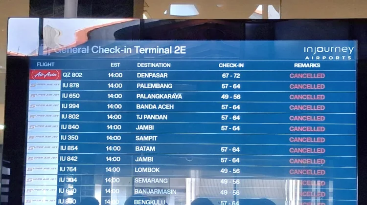 Penutupan Soetta Berlanjut, Penumpang Tunggu Kepastian Jadwal Penerbangan