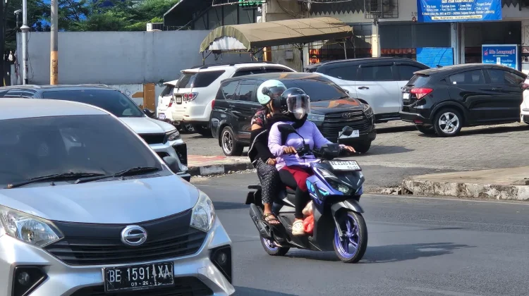 Menkes Imbau Warga Tidak Keluar Rumah Kurangi Risiko Dampak Abu Vulkanik