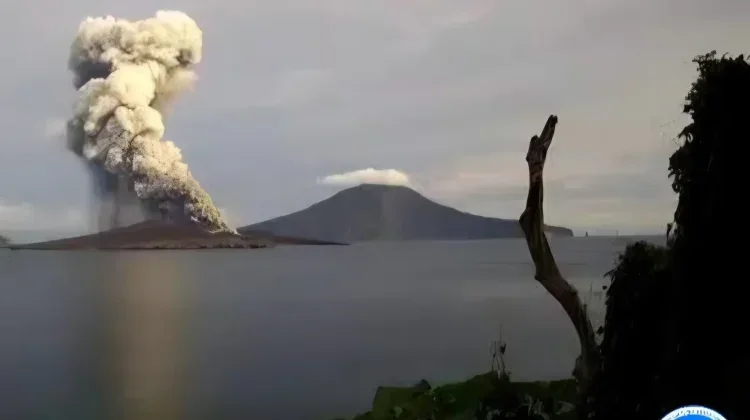 Abu Vulkanik Anak Krakatau Menyebar Luas ke Lima Provinsi