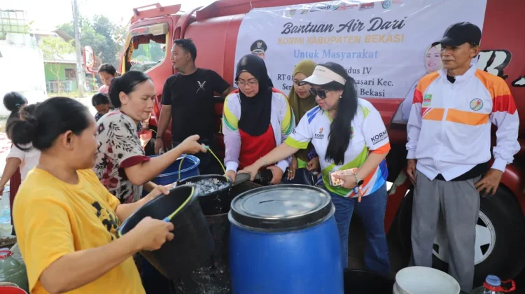 KORMI Kabupaten Bekasi Salurkan 24 Ribu Liter Air Bersih di Serang Baru