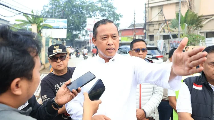 Wali Kota Bekasi Imbau Warga Tak Panik Terpapar Abu Vulkanik Anak Krakatau