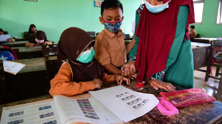 Erupsi Anak Krakatau, Mendikdasmen Pastikan Jam Belajar Sekolah Bisa Disesuaikan