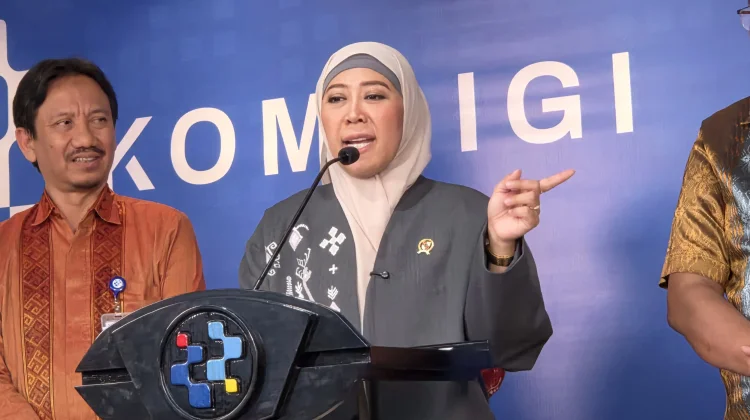 Menkomdigi Imbau Warga Tenang dan Waspada Erupsi Anak Krakatau