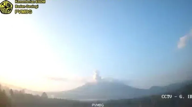 Gunung Ibu Erupsi Minggu Malam, Warga Diminta Jauhi Kawah