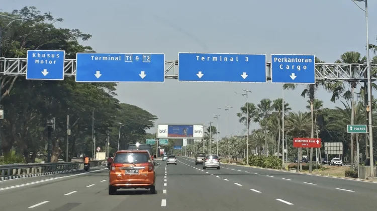 Soetta Masih Ditutup, Arus Kendaraan menuju Bandara Lengang