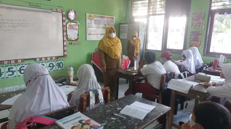 Bekasi Terpapar Abu Vulkanik, Sejumlah Sekolah Terapkan Pembelajaran Normal