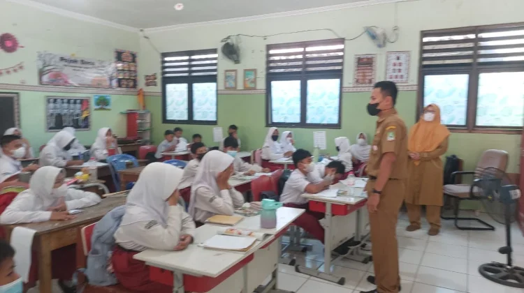 Siswa di Bekasi Lebih Suka Belajar Tatap Muka ketimbang PJJ
