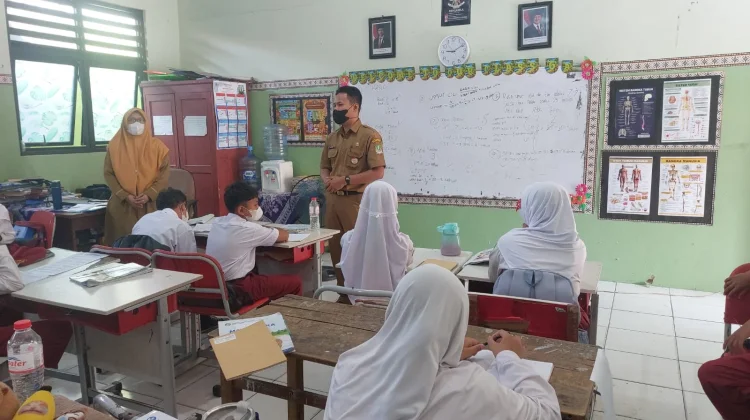 Dampak Abu Vulkanik, Sejumlah Sekolah di Bekasi Terapkan Protokol Kesehatan