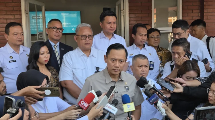 Menko AHY Ungkap Hampir 3.000 Penerbangan Terdampak Erupsi Anak Krakatau