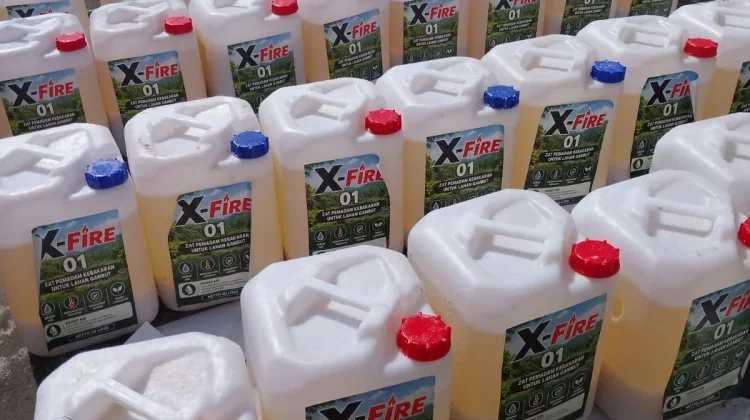 Polri Gerak Cepat Kirim 4000 Liter Formula X-Fire Dukung Pemadaman Karhutla Sumsel