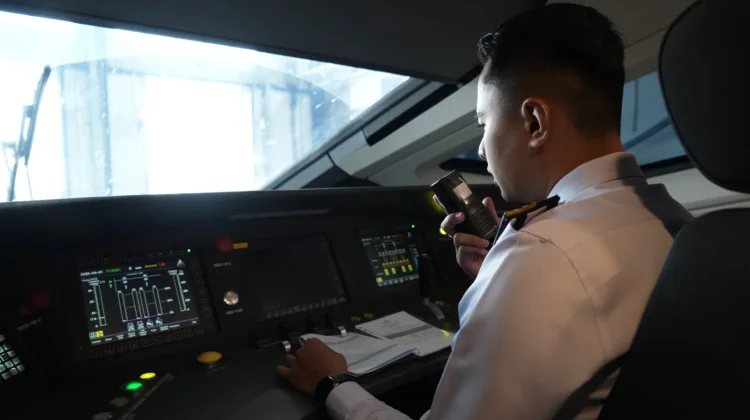 Operasional Kereta Cepat Whoosh Tetap Aman dari Abu Vulkanik