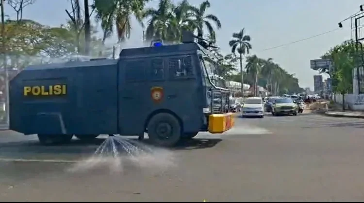 Polri Kerahkan Water Cannon Tangani Dampak Erupsi Anak Krakatau