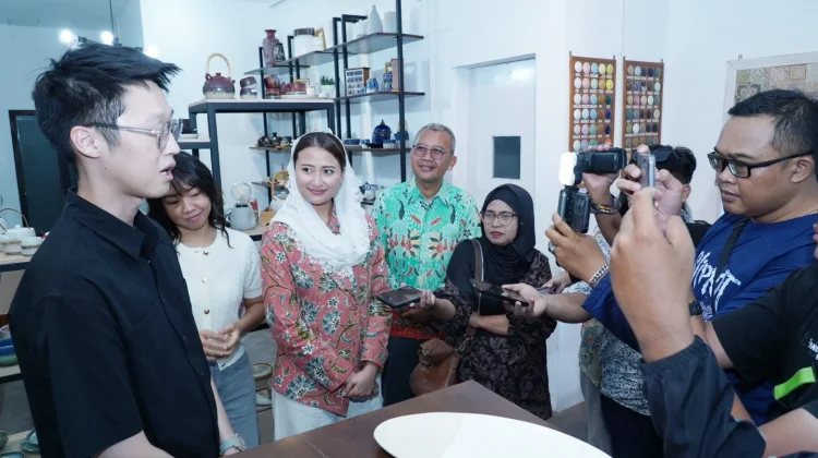 Wamendag Dorong UMKM Keramik Manfaatkan Jejaring Perwakilan Perdagangan