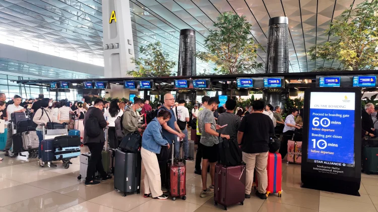 Penerbangan Kembali Dibuka, Penumpang Padati Terminal 3 Soekarno-Hatta