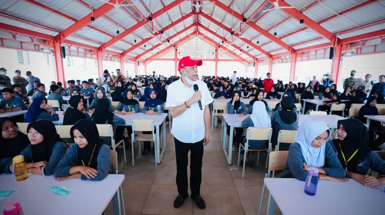 Wamensos Minta Siswa Sekolah Rakyat Tak Minder