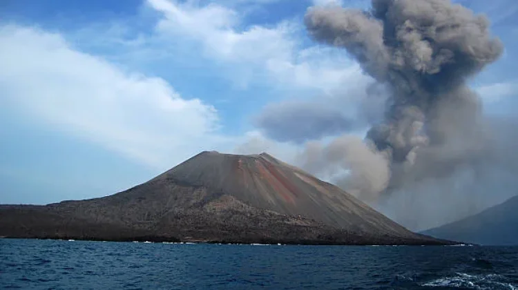 Tim SAR Perluas Pencarian Wartawan Hilang di Area Gunung Anak Krakatau