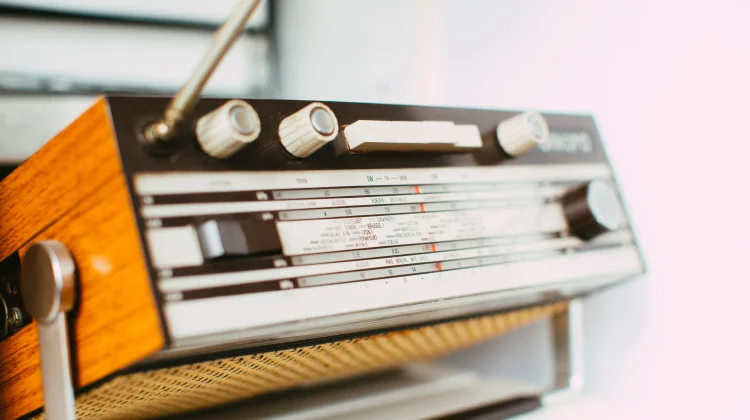 Menelusuri Sejarah Perkembangan Radio di Indonesia dari Masa ke Masa
