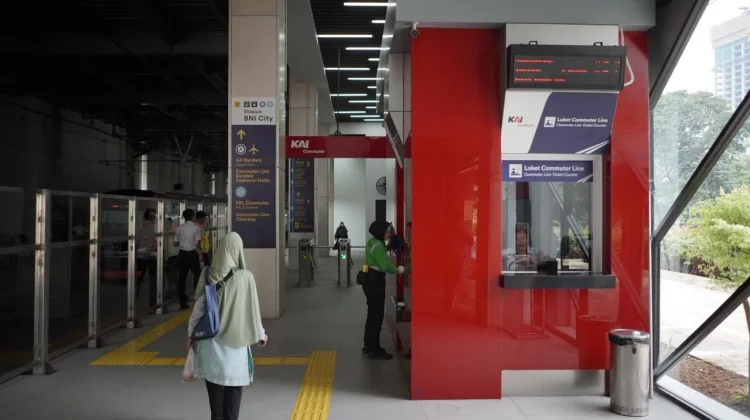 Pengguna Commuter Line Stasiun Sudirman Baru Melonjak 300 Persen