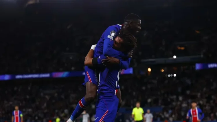 PSG Bantai Slovan 6-1, Ferran Torres Hat-trick di Debut Liga Champions