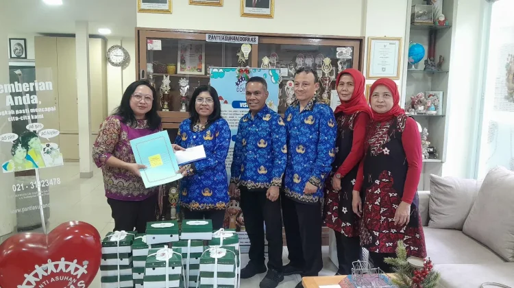 HUT Ke-81, RRI Salurkan Bantuan ke Berbagai Panti Asuhan