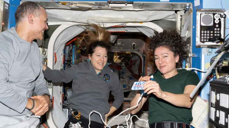 Astronaut ISS Teliti Aliran Darah hingga Suhu 2.000 Derajat Celsius