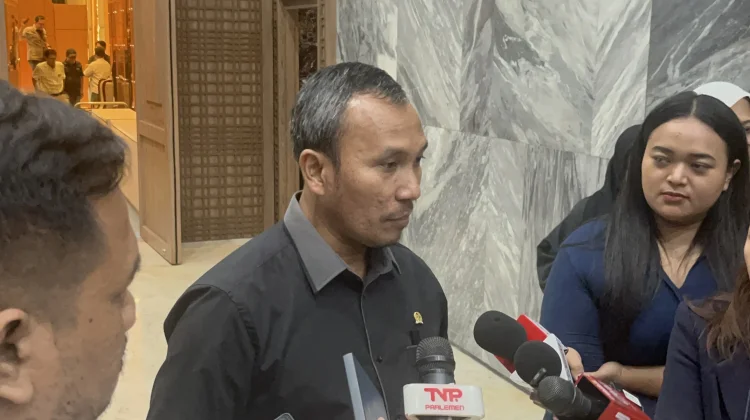 Komisi V DPR Minta Skenario Evakuasi Warga Disiapkan sebelum Erupsi