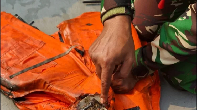 TNI AL Temukan Pelampung saat Cari Lima Jurnalis di Perairan Anyer