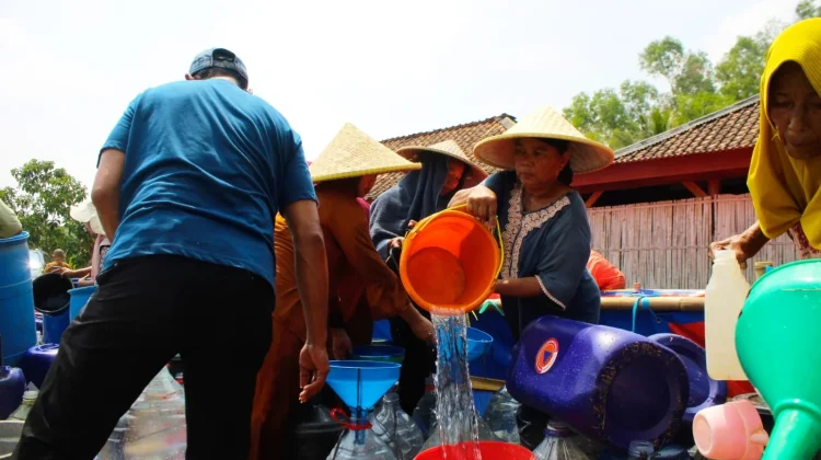BPBD Bekasi Distribusikan 9,7 Juta Liter Air Bersih bagi Warga Alami Kekeringan