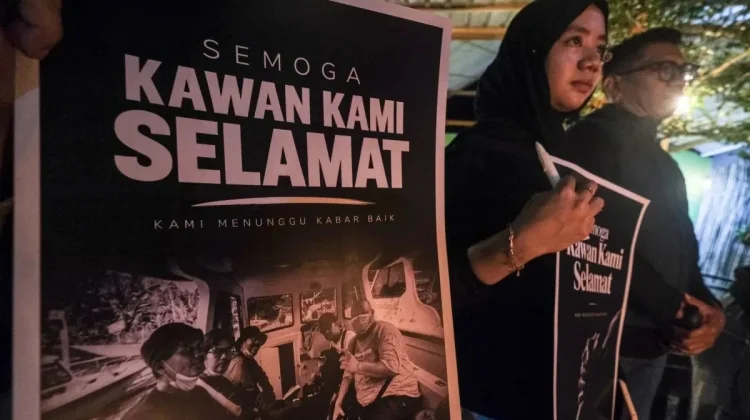 AJI Sultra Doa Bersama untuk 5 Jurnalis yang Hilang di Anak Krakatau